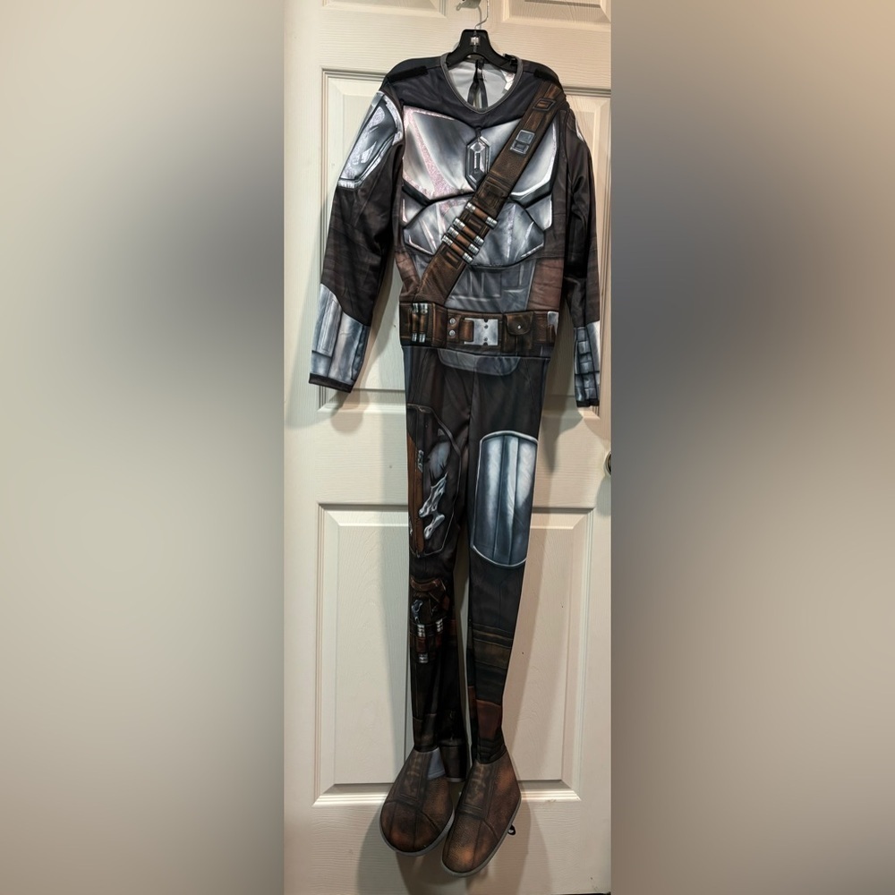 Star Wars The Mandalorian Costume with 2 Masks size Large 14/16